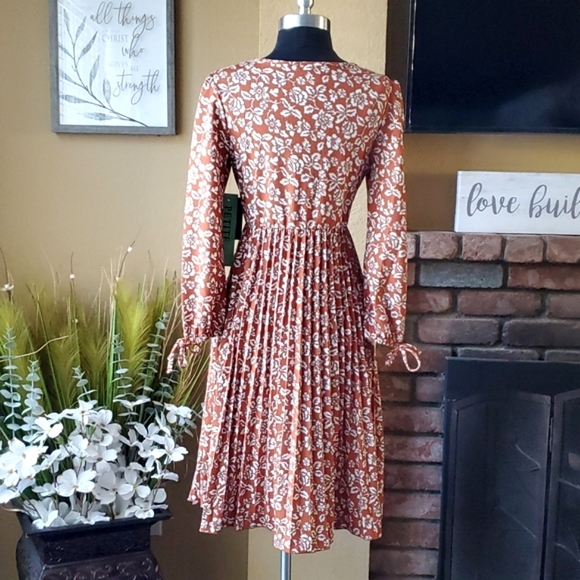 🆕️ Lark + Grey Women's Floral Rust Orange Long Sleeve Pleated Dress SIZE: PS - Picture 8 of 13